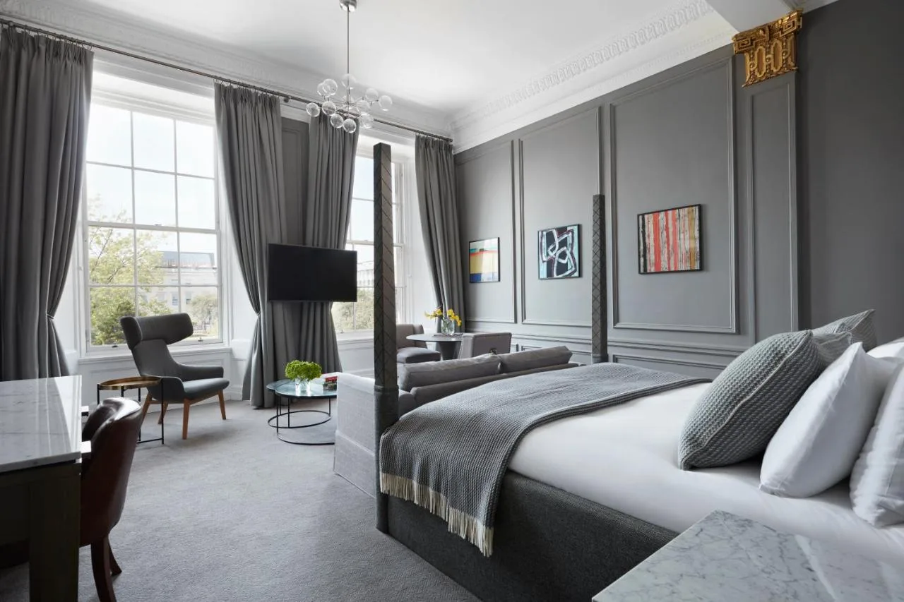 King Suite with Garden View